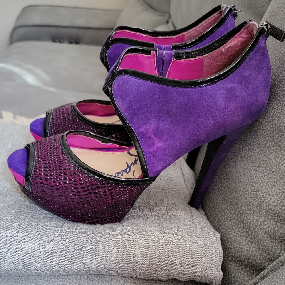 Shoes - Picture 3 of 3